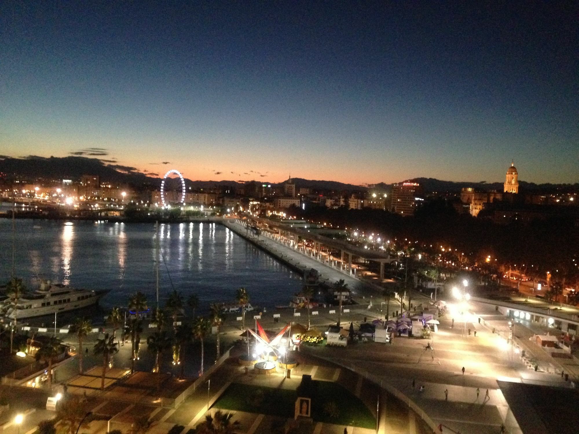 Apartamentos Malagueta Urban Beach Malaga Exterior photo